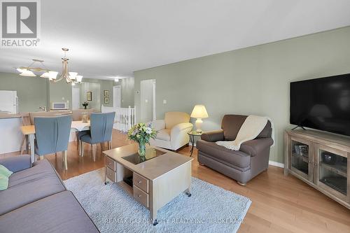 176 Beckett Crescent, Pelham (Fonthill), ON - Indoor Photo Showing Living Room