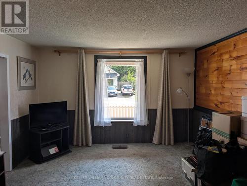 222 London Street, Peterborough (Town Ward 3), ON - Indoor