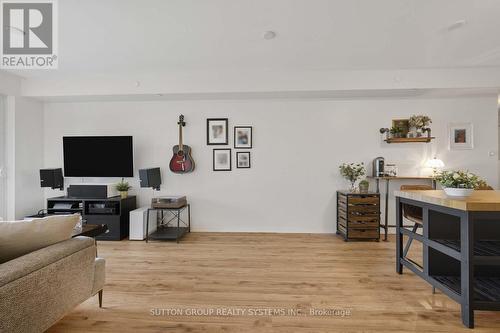 212 - 3563 Lake Shore Boulevard W, Toronto, ON - Indoor