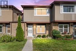 19 - 120 FALCONER DRIVE  Mississauga, ON L5N 1P5