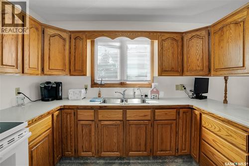 109 1St Avenue E, Gravelbourg, SK - Indoor Photo Showing Kitchen With Double Sink