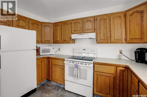109 1St Avenue E, Gravelbourg, SK - Indoor Photo Showing Kitchen