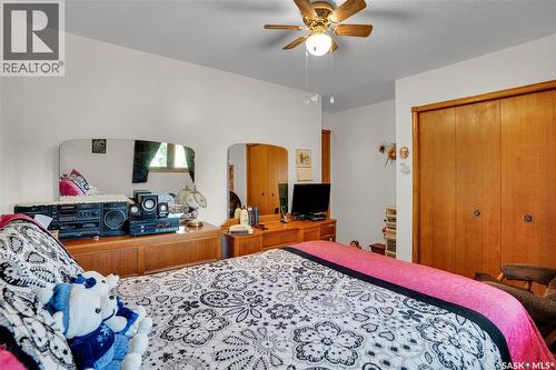 109 1St Avenue E, Gravelbourg, SK - Indoor Photo Showing Bedroom