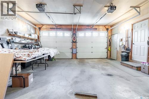 109 1St Avenue E, Gravelbourg, SK - Indoor Photo Showing Garage