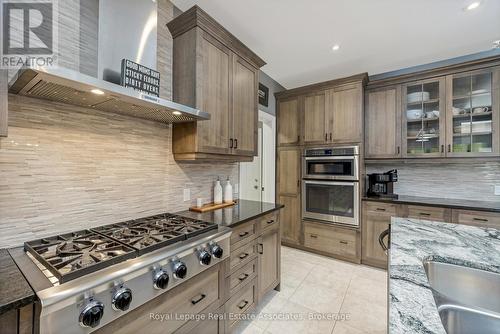 25 Chestnut Drive, Guelph/Eramosa, ON - Indoor Photo Showing Kitchen With Stainless Steel Kitchen With Upgraded Kitchen