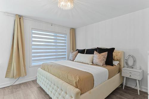 Primary bedroom - 73 Av. Des Tilleuls, Salaberry-De-Valleyfield, QC - Indoor Photo Showing Bedroom