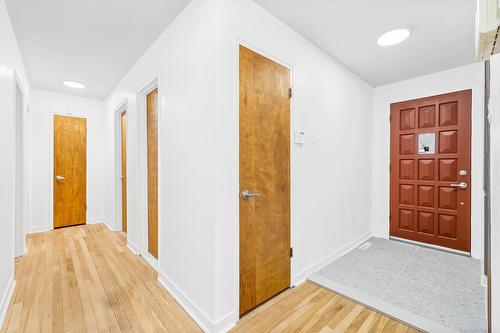 Hall - 20 Rue Émile, Laval (Laval-Des-Rapides), QC - Indoor Photo Showing Other Room