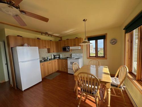 Kitchen - 200 Boul. Perron E., Caplan, QC - Indoor Photo Showing Kitchen With Double Sink