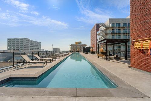 Piscine - 429-2180 Rue Ste-Catherine E., Montréal (Ville-Marie), QC - Outdoor With In Ground Pool