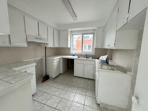 Kitchen - 2802 Rue Modugno, Montréal (Saint-Laurent), QC - Indoor Photo Showing Laundry Room