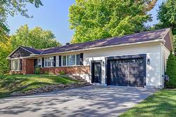 10 Rue Laurier  Saint-Eustache, QC J7R 2E8