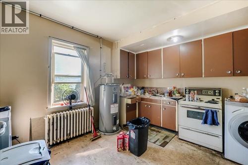 156 Haig Street Street, Warfield, BC - Indoor Photo Showing Laundry Room