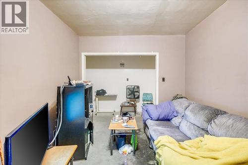 156 Haig Street Street, Warfield, BC - Indoor