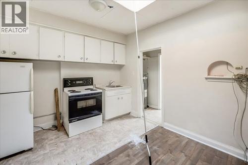 156 Haig Street Street, Warfield, BC - Indoor Photo Showing Kitchen