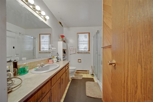 5886 Broadway Rd, Nanaimo, BC 