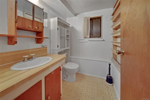 5886 Broadway Rd, Nanaimo, BC 