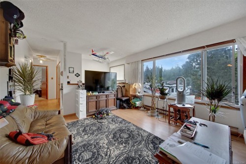 5886 Broadway Rd, Nanaimo, BC 