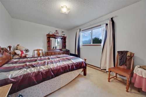 5886 Broadway Rd, Nanaimo, BC 