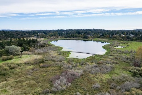 3883 Douglas St, Saanich, BC 