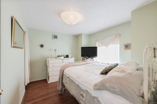 3883 Douglas St, Saanich, BC 