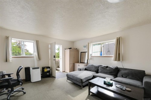 3883 Douglas St, Saanich, BC 