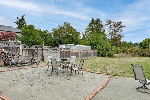 3883 Douglas St, Saanich, BC 