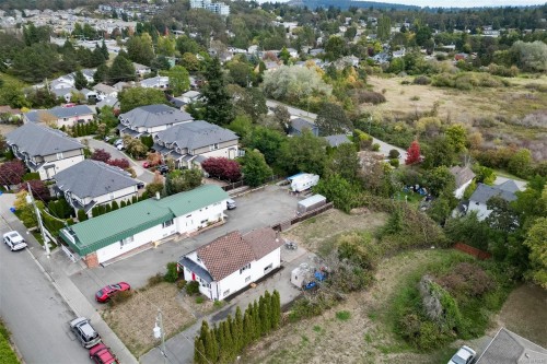 3883 Douglas St, Saanich, BC 