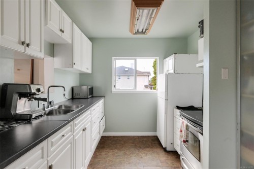 3883 Douglas St, Saanich, BC 