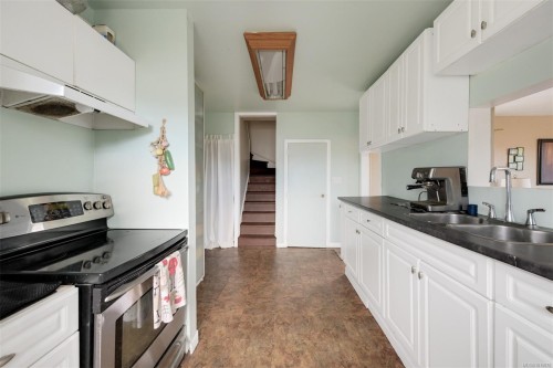 3883 Douglas St, Saanich, BC 