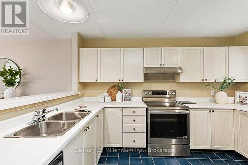 24 - 409 Mariners Way, Collingwood, ON - Indoor Photo Showing Kitchen With Double Sink