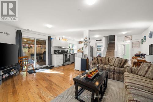 91 Pine Avenue, Dysart Et Al (Dysart), ON - Indoor Photo Showing Living Room