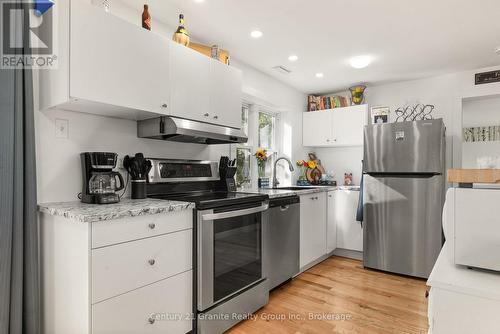 91 Pine Avenue, Dysart Et Al (Dysart), ON - Indoor Photo Showing Kitchen