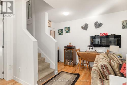 91 Pine Avenue, Dysart Et Al (Dysart), ON - Indoor Photo Showing Other Room