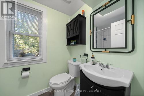91 Pine Avenue, Dysart Et Al (Dysart), ON - Indoor Photo Showing Bathroom