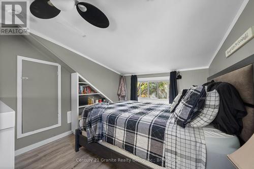 91 Pine Avenue, Dysart Et Al (Dysart), ON - Indoor Photo Showing Bedroom