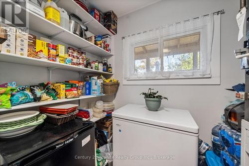 91 Pine Avenue, Dysart Et Al (Dysart), ON - Indoor With Storage