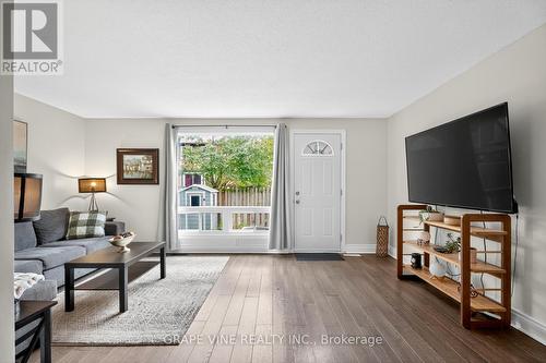 61 - 34 Sherway Drive, Ottawa, ON - Indoor Photo Showing Living Room