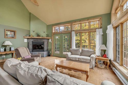 Salon - 37 Ch. Des Skieurs, Stoneham-Et-Tewkesbury, QC - Indoor Photo Showing Living Room With Fireplace