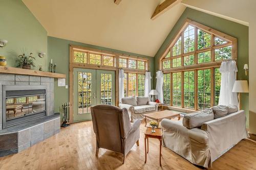 Salon - 37 Ch. Des Skieurs, Stoneham-Et-Tewkesbury, QC - Indoor Photo Showing Living Room With Fireplace