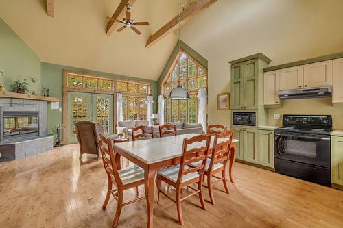 Salle à manger - 37 Ch. Des Skieurs, Stoneham-Et-Tewkesbury, QC - Indoor With Fireplace