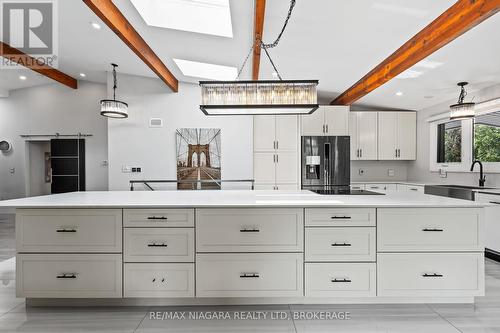 2 Mallette Crescent, Niagara-On-The-Lake (St. Davids), ON - Indoor Photo Showing Kitchen