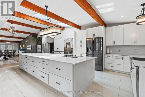 2 Mallette Crescent, Niagara-On-The-Lake (St. Davids), ON - Indoor Photo Showing Kitchen With Upgraded Kitchen