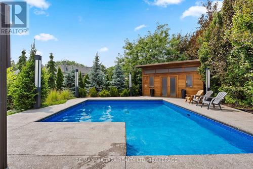 2 Mallette Crescent, Niagara-On-The-Lake (St. Davids), ON - Outdoor With In Ground Pool With Backyard