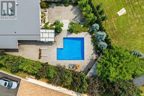2 Mallette Crescent, Niagara-On-The-Lake (St. Davids), ON - Outdoor With In Ground Pool