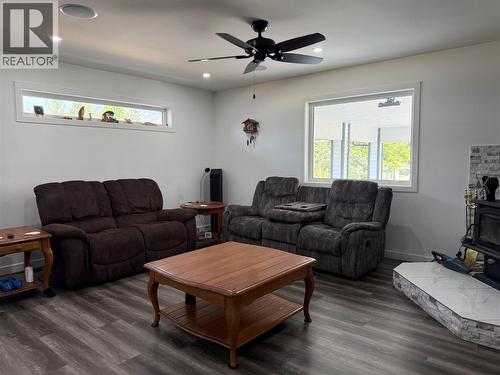 6135 12Th Street, Grand Forks, BC - Indoor Photo Showing Living Room