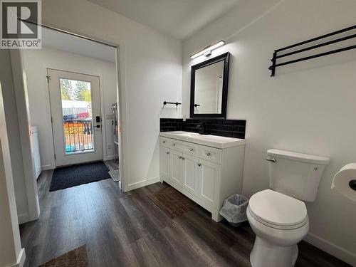 6135 12Th Street, Grand Forks, BC - Indoor Photo Showing Bathroom