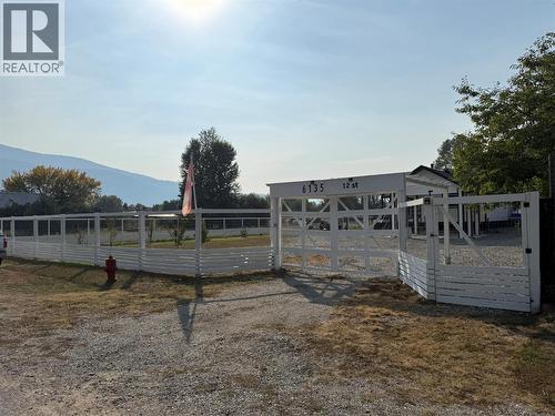 6135 12Th Street, Grand Forks, BC - Outdoor