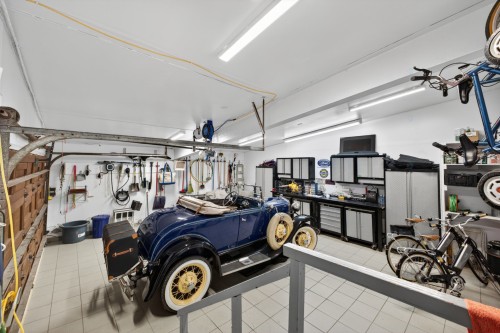 Garage - 120 Av. Nantel, Sainte-Agathe-Des-Monts, QC - Indoor Photo Showing Garage