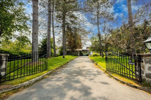 Entry - 120 Av. Nantel, Sainte-Agathe-Des-Monts, QC - Outdoor
