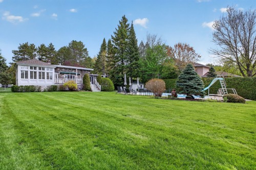 Courtyard - 120 Av. Nantel, Sainte-Agathe-Des-Monts, QC - Outdoor